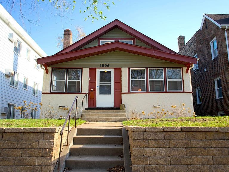Listing photo 2