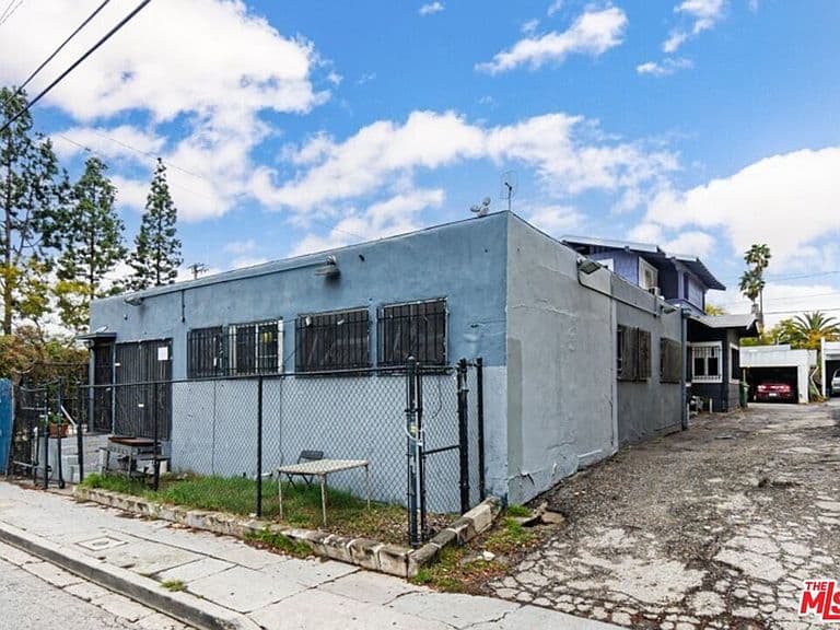 Listing photo 3