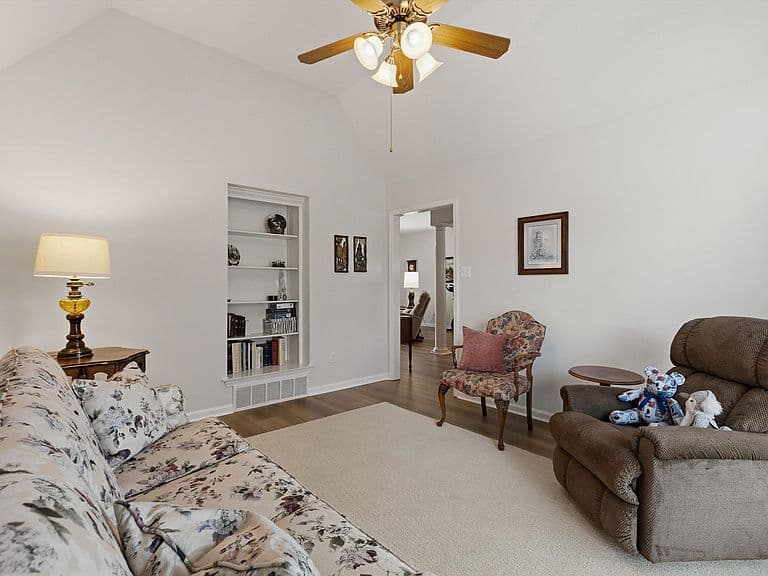 Listing photo 5