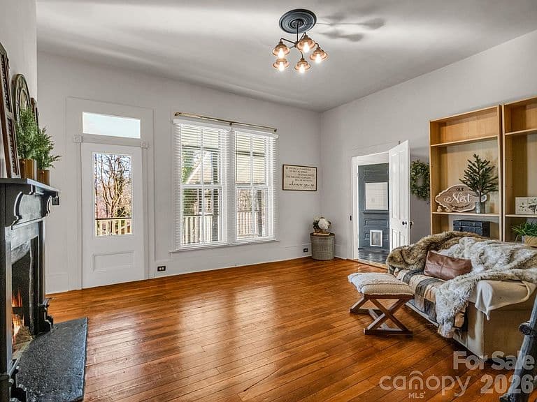Listing photo 5