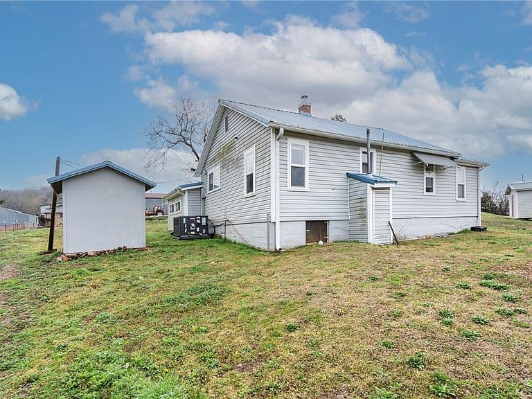 Listing photo 5