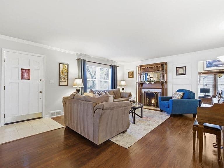 Listing photo 3