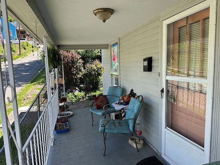 Listing photo 4