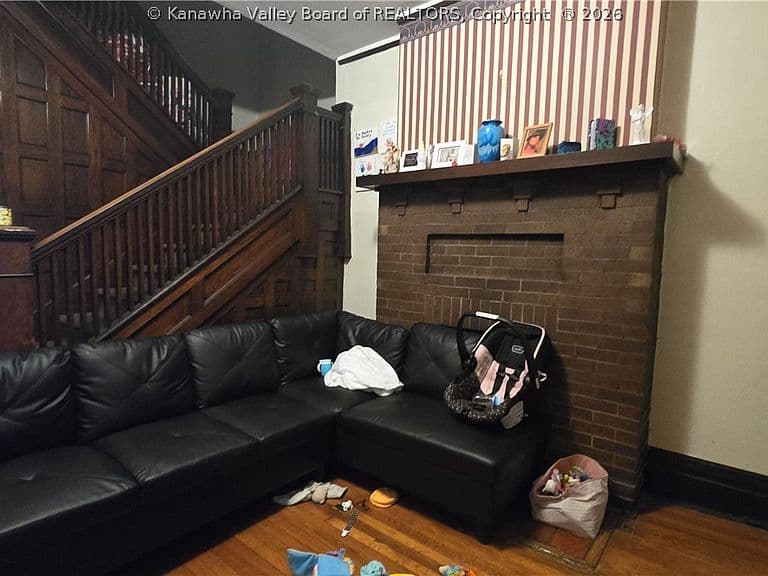 Listing photo 3