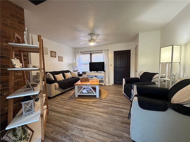 Listing photo 4