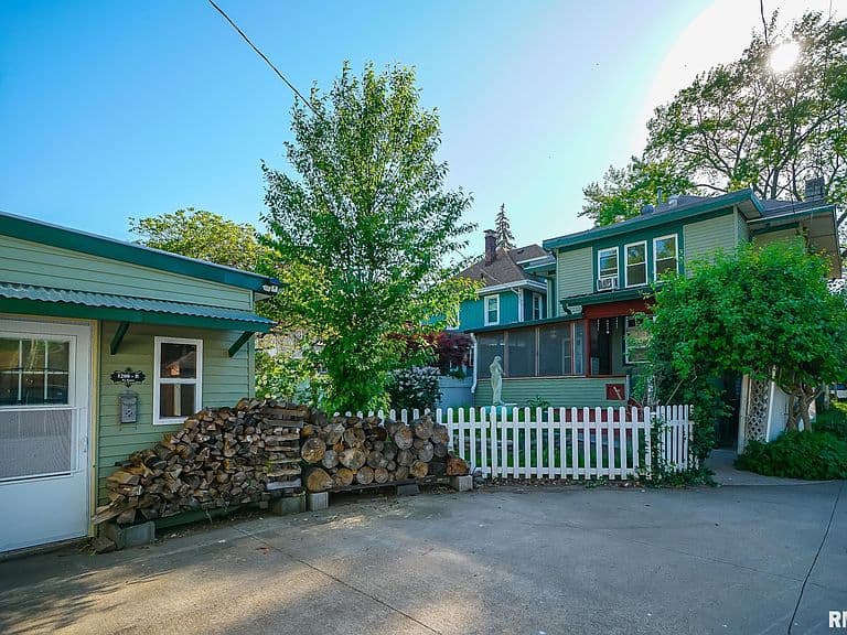 Listing photo 3