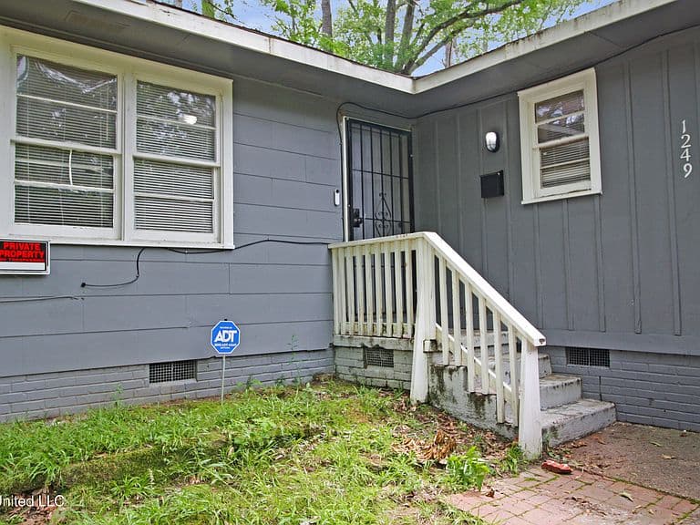 Listing photo 4