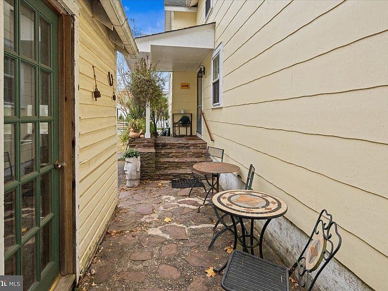 Listing photo 4