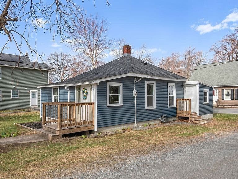 Listing photo 2