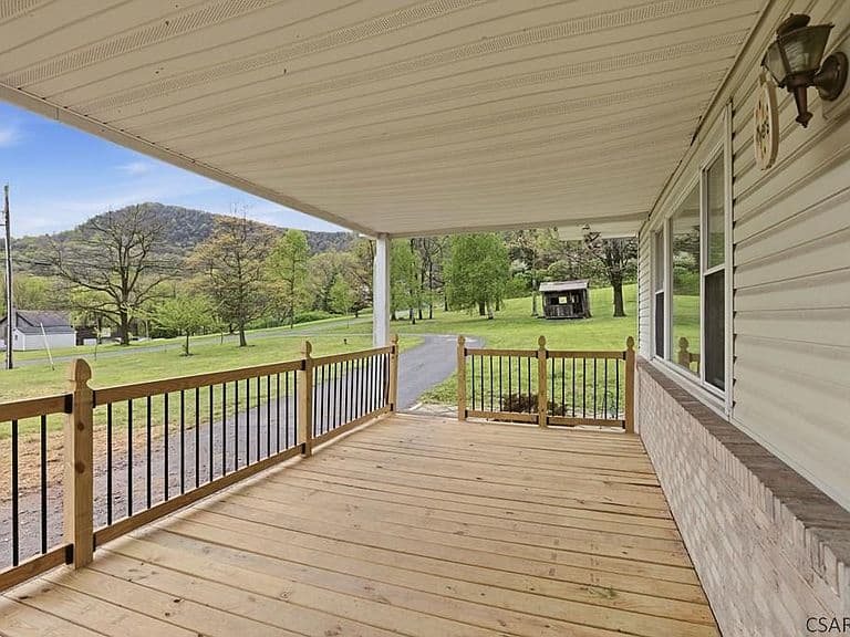 Listing photo 5