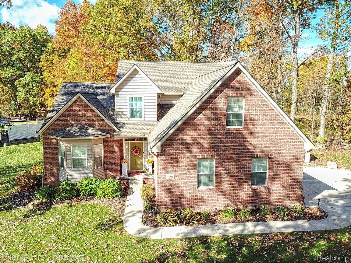 Primary listing photo