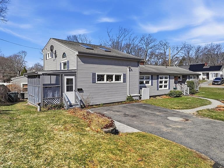 Listing photo 2