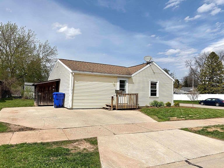 Listing photo 3
