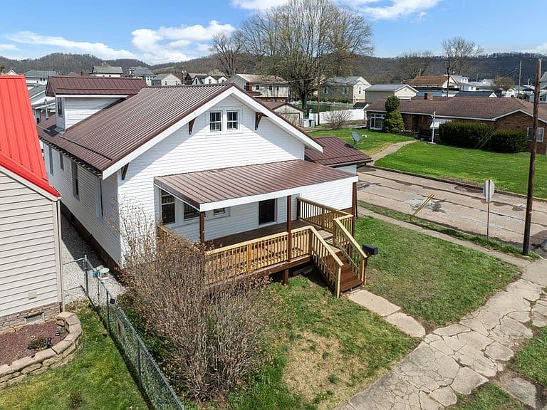 Listing photo 3