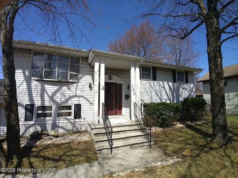 Listing photo 4