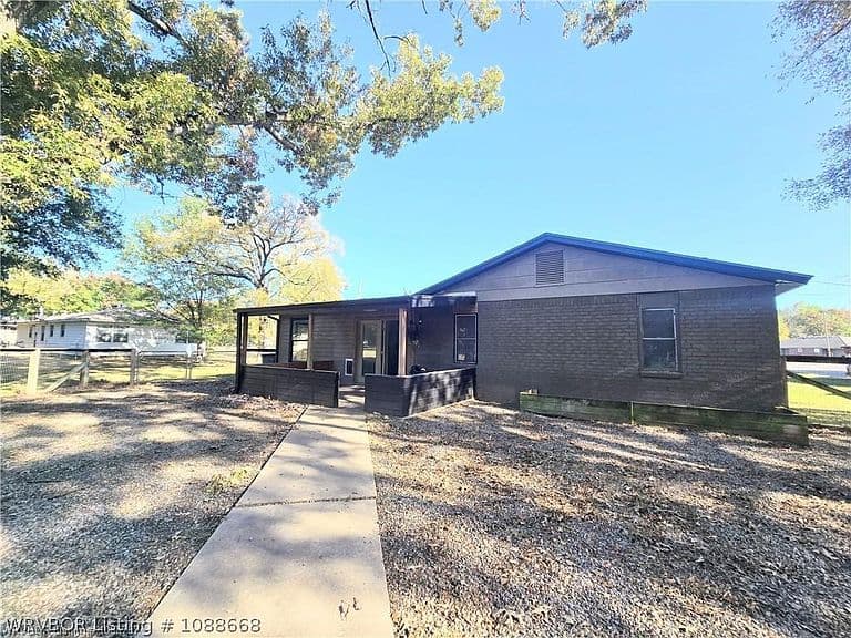 Listing photo 4