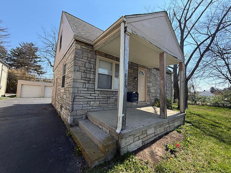 Listing photo 2