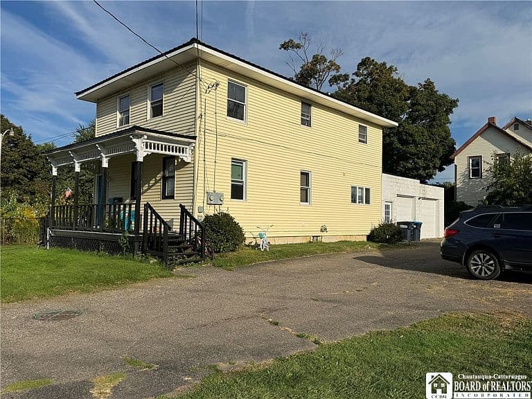Listing photo 2