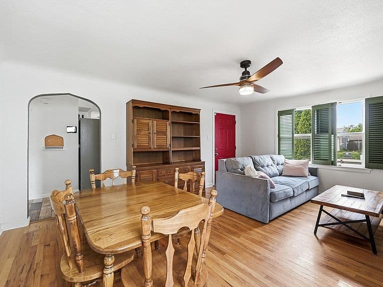 Listing photo 5