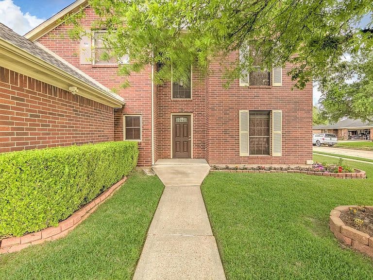 Listing photo 3