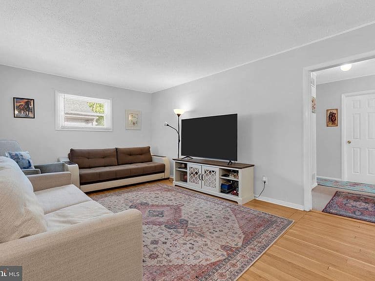 Listing photo 5