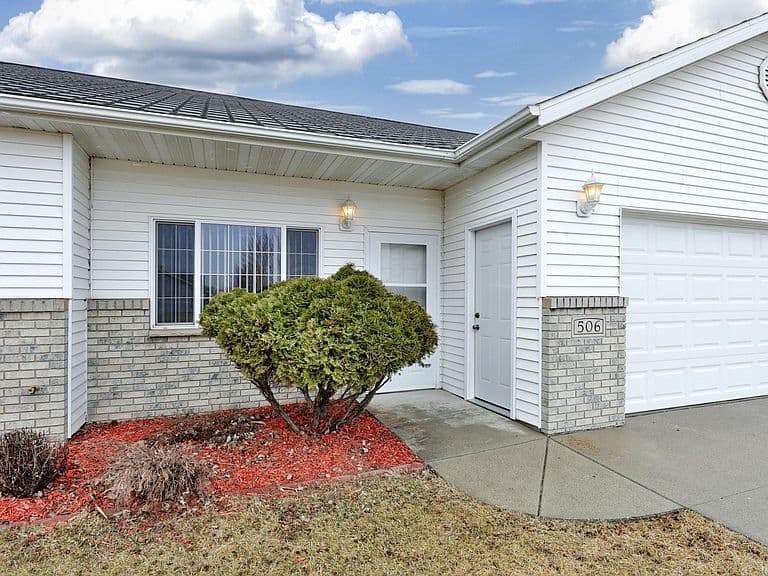 Listing photo 2