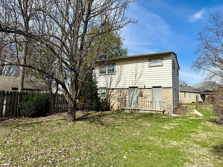 Listing photo 2