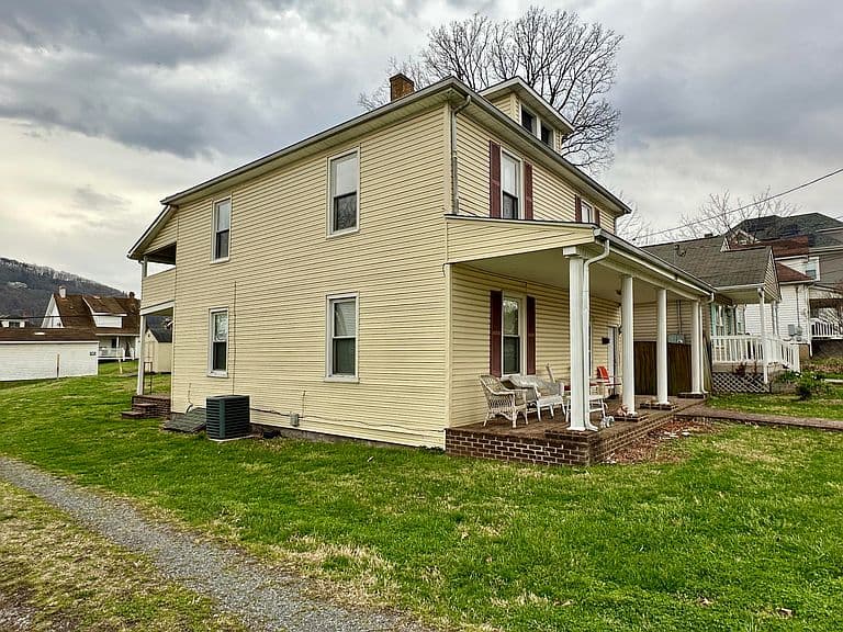 Listing photo 2