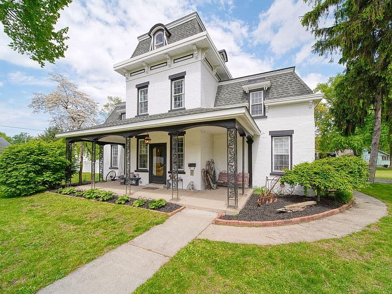 Listing photo 2
