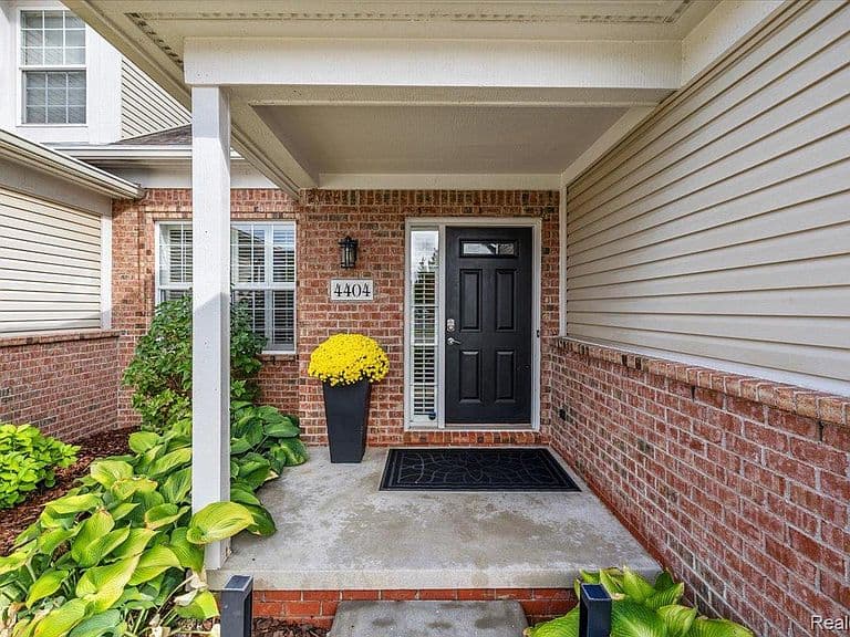 Listing photo 4
