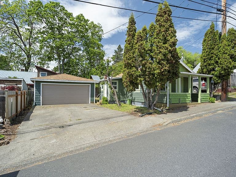 Listing photo 4