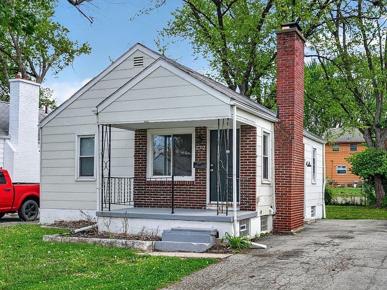 Listing photo 2