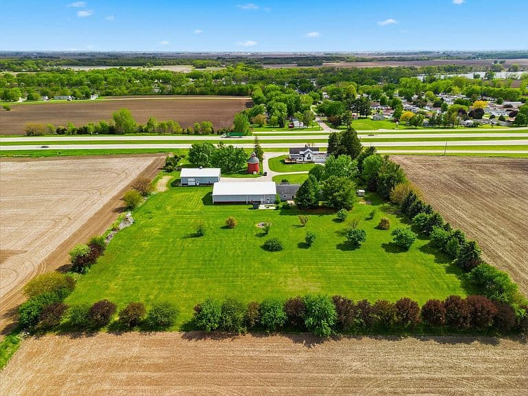 Listing photo 4