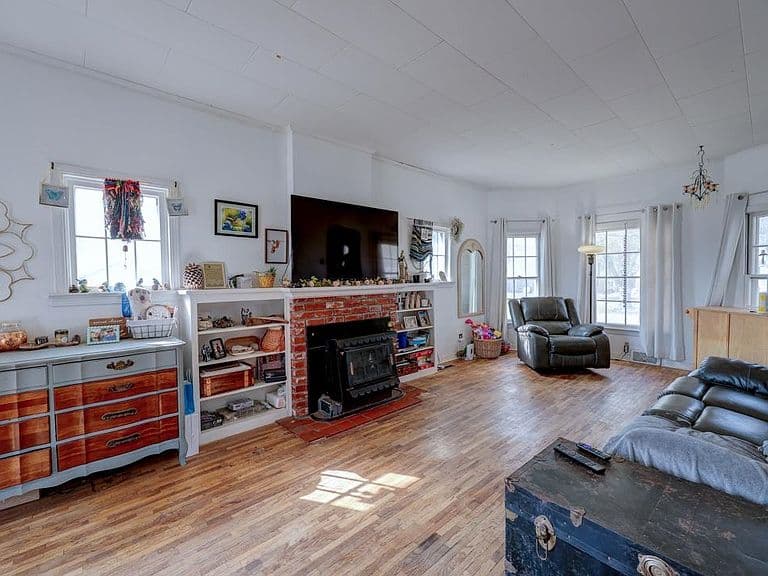 Listing photo 4