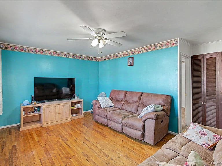 Listing photo 5