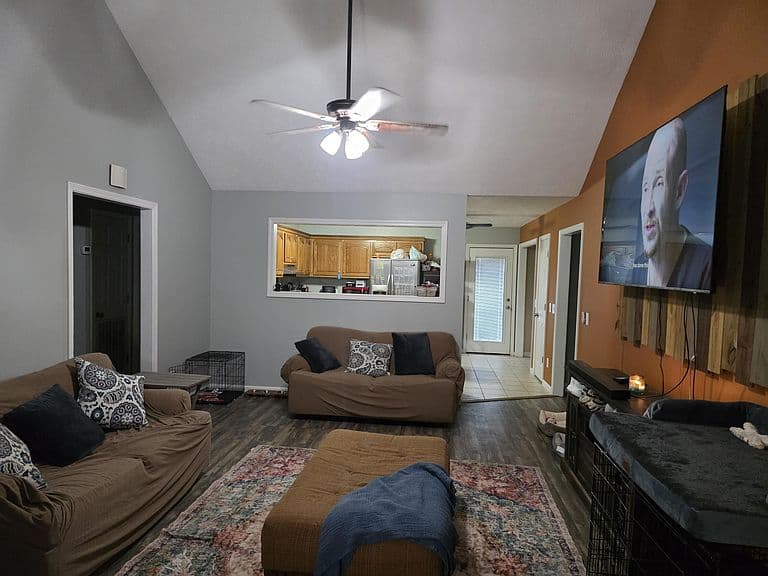 Listing photo 3