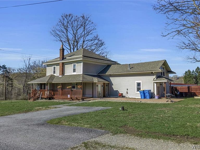 Listing photo 4