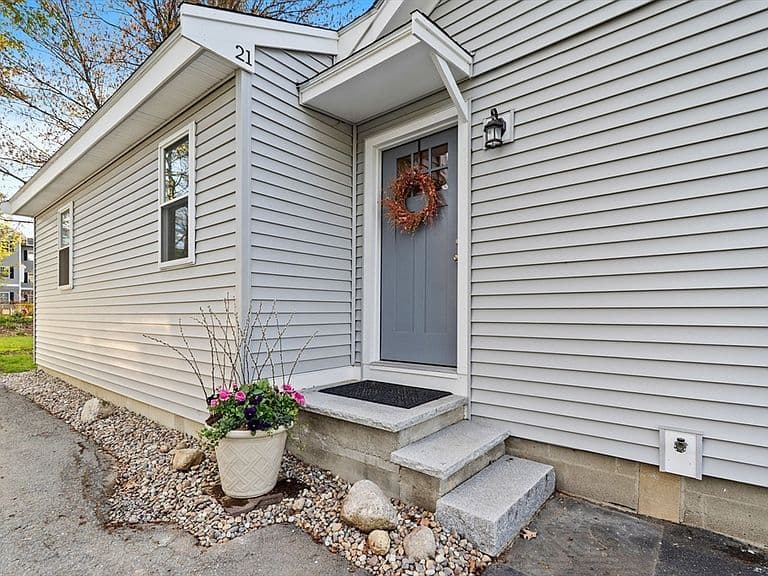 Listing photo 2