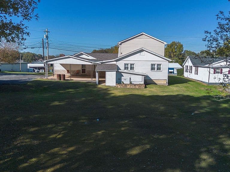 Listing photo 5