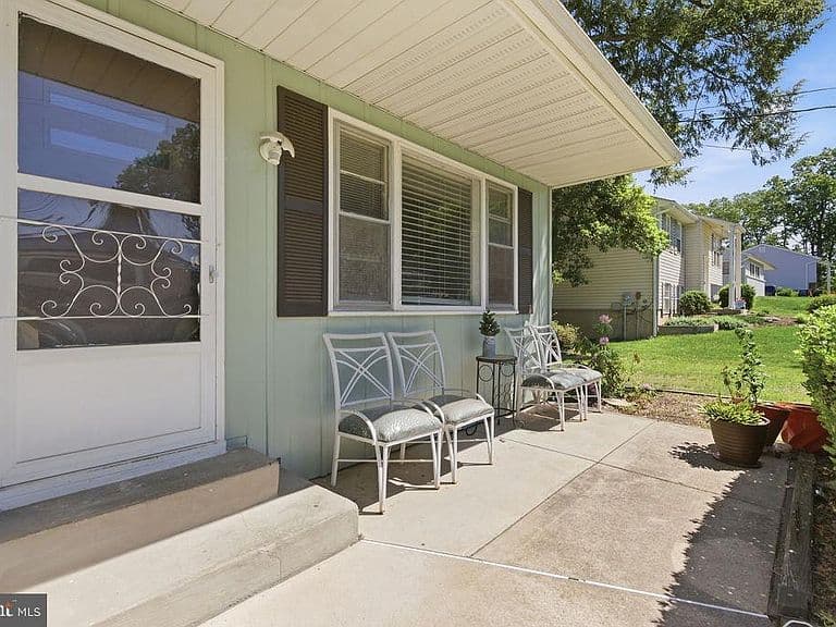 Listing photo 5