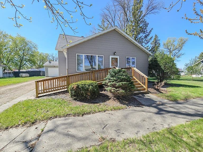 Listing photo 2