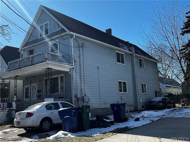 Listing photo 2
