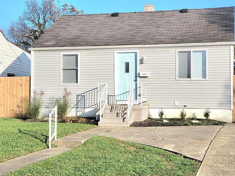 Listing photo 2