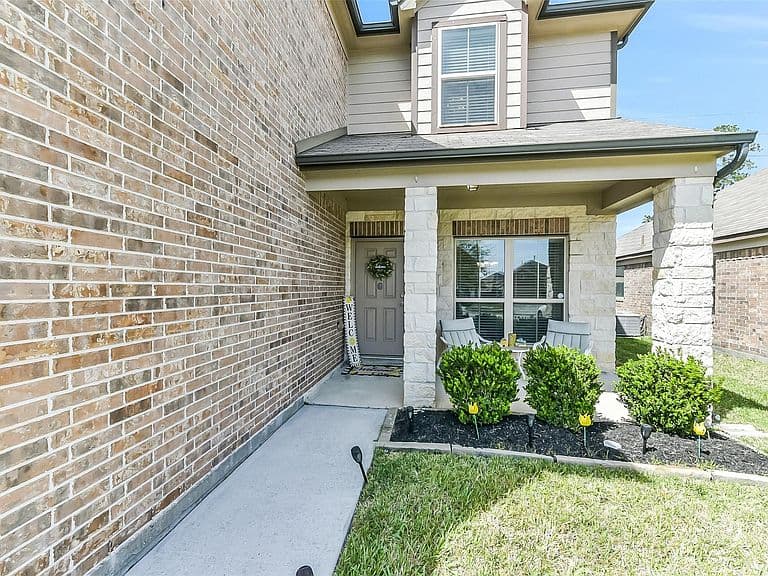 Listing photo 3