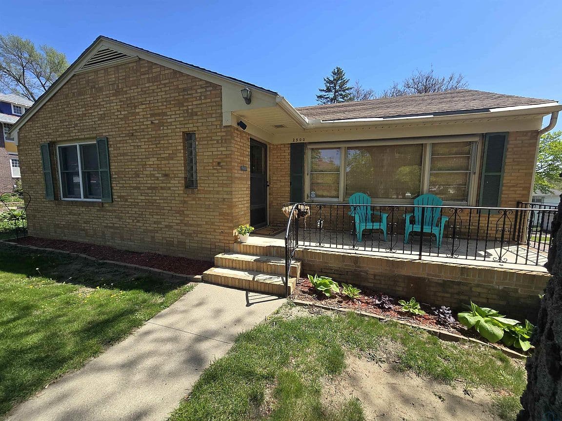 Primary listing photo