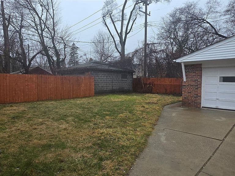 Listing photo 5