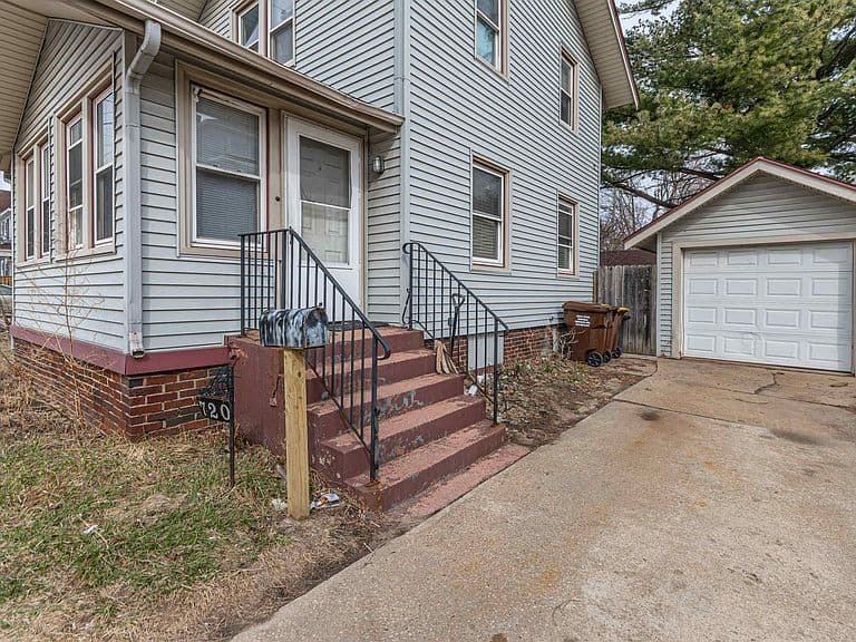 Listing photo 2