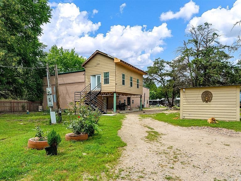 Listing photo 3