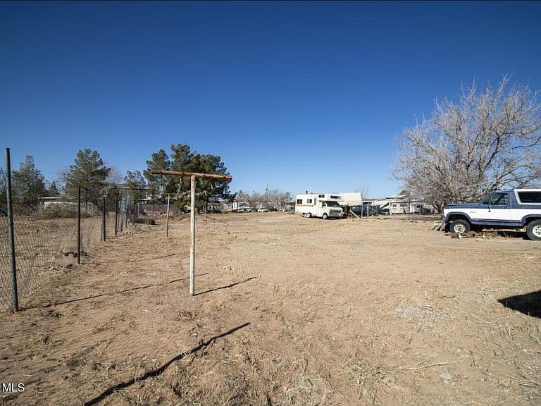 Listing photo 5