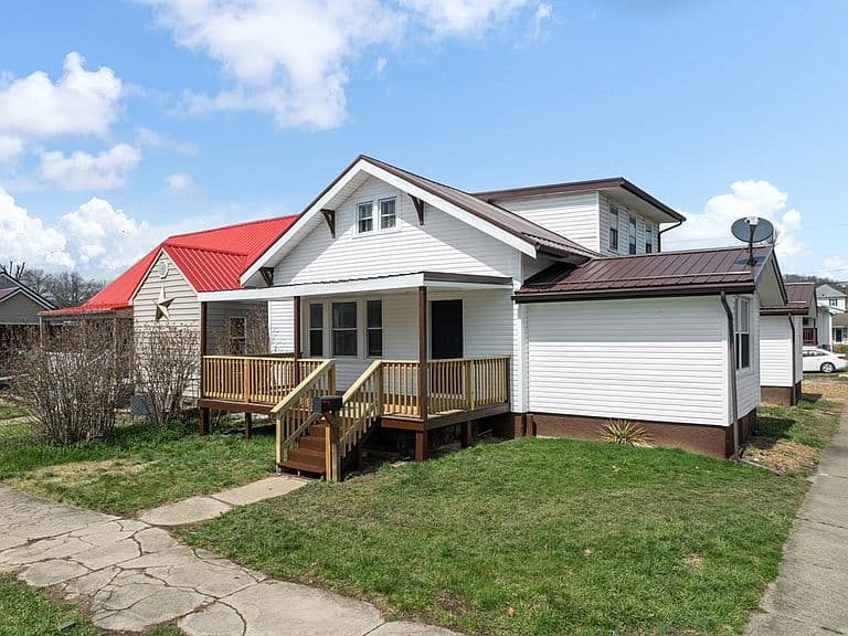 Listing photo 2